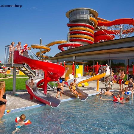 Familien Chalet Mit Direktem Bademantelgang Zur Therme Lutzmannsburg Luaran gambar