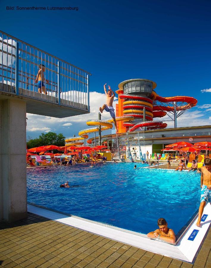 Familien Chalet Mit Direktem Bademantelgang Zur Therme Lutzmannsburg Luaran gambar