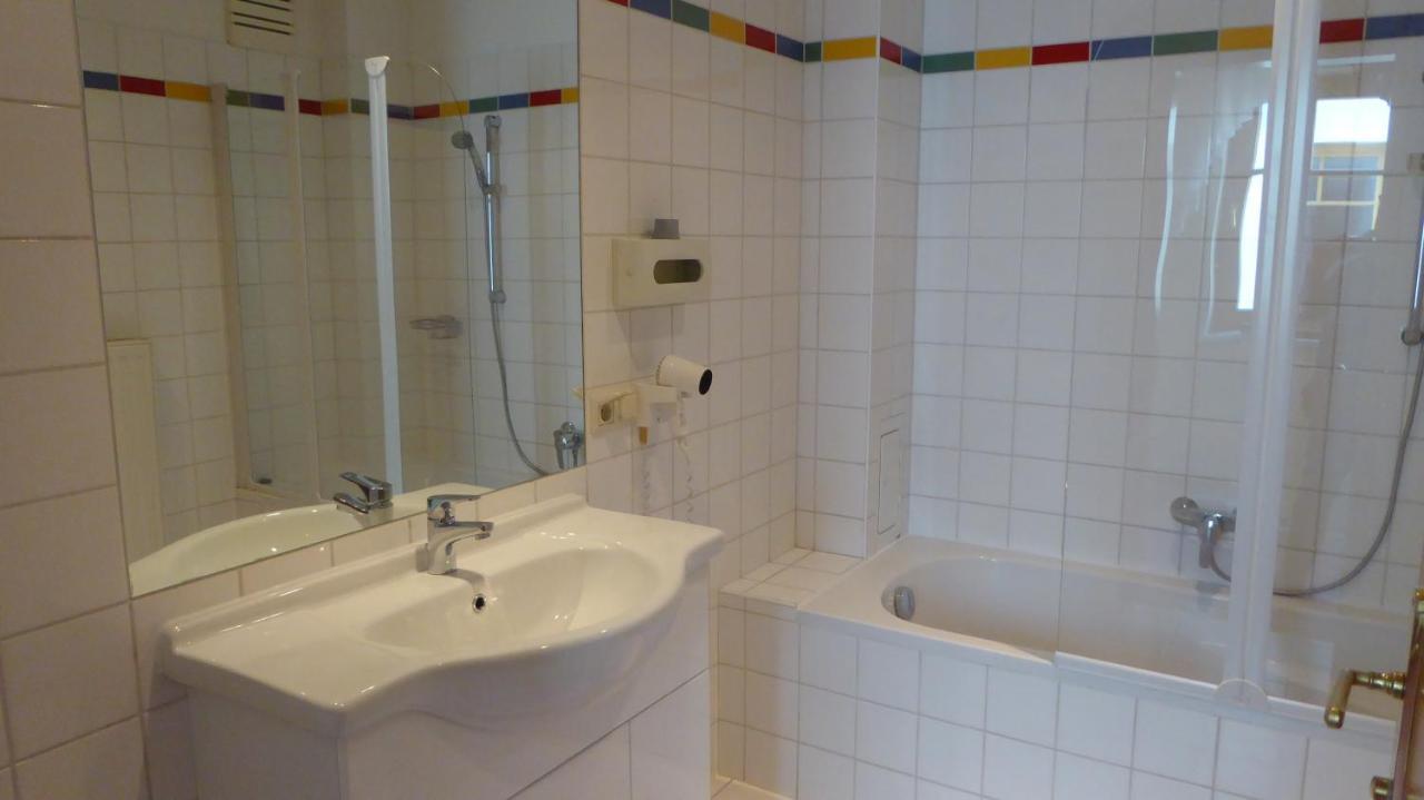 Familien Chalet Mit Direktem Bademantelgang Zur Therme Lutzmannsburg Luaran gambar